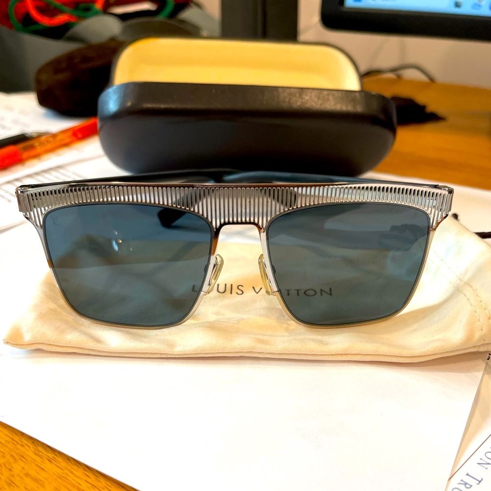 Louis Vuitton Explorer Silver Black Sunglasses - … - image 1